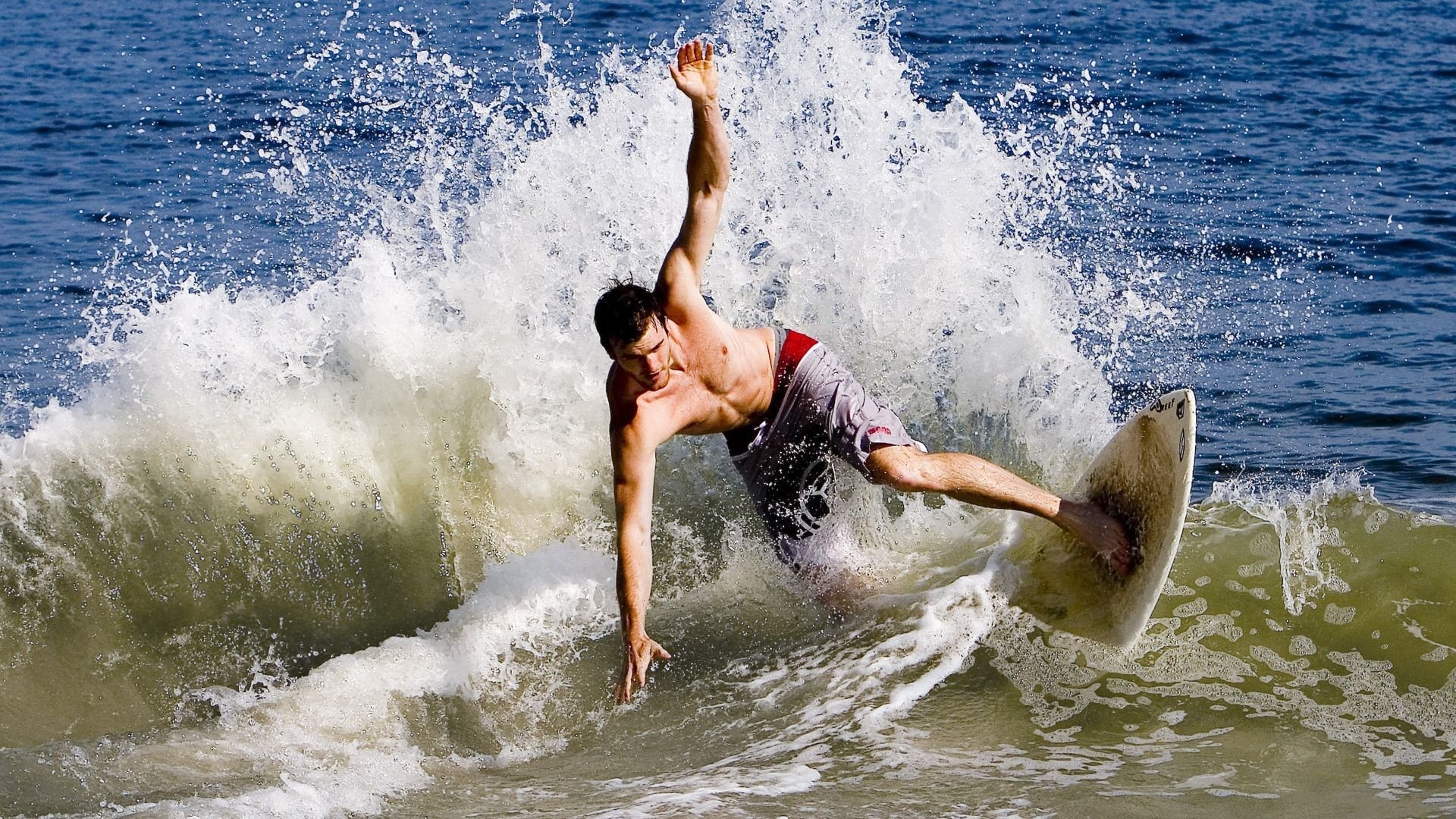 湖滨赛道上，运动员尽展风采，xs贵还是x贵