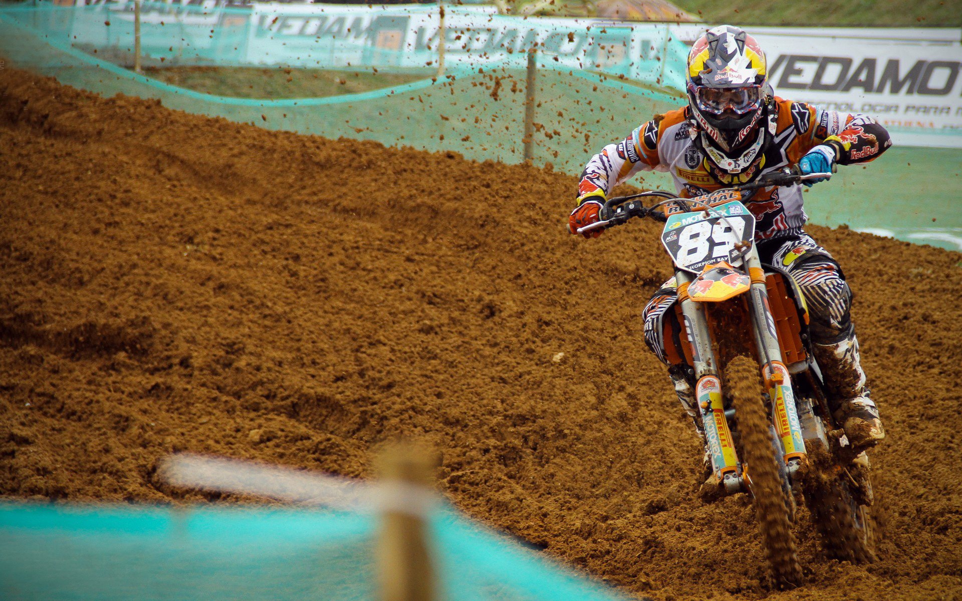 湖滨赛道上，运动员尽展风采，xs贵还是x贵